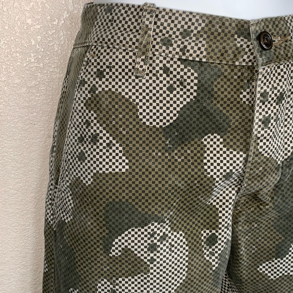 LEVI’s jeans, pixelated green camo, button front, hi rise. Medium. - Picture 7 of 17